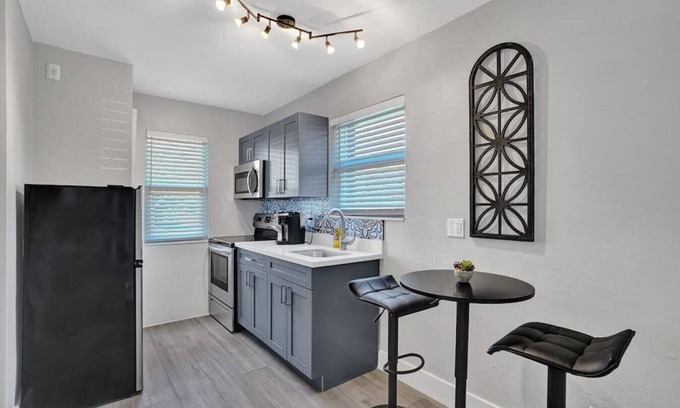 Poinciana Park Apartment | Rustic Retreats: Beachy 1BR in the heart of Fort Lauderdale