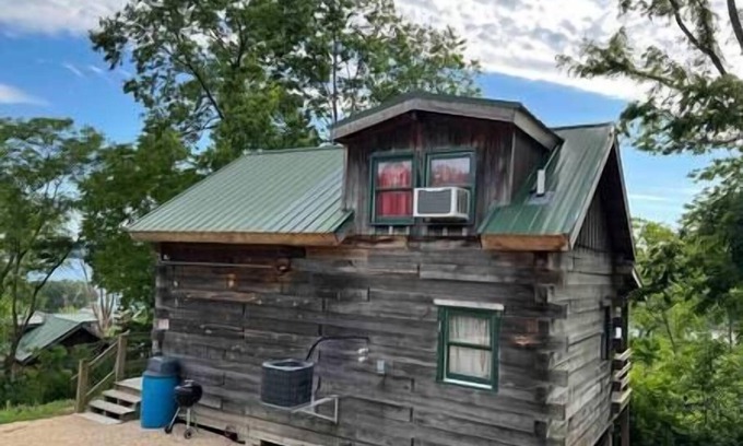 Savanna Cabin | Rustic River Cabin 5