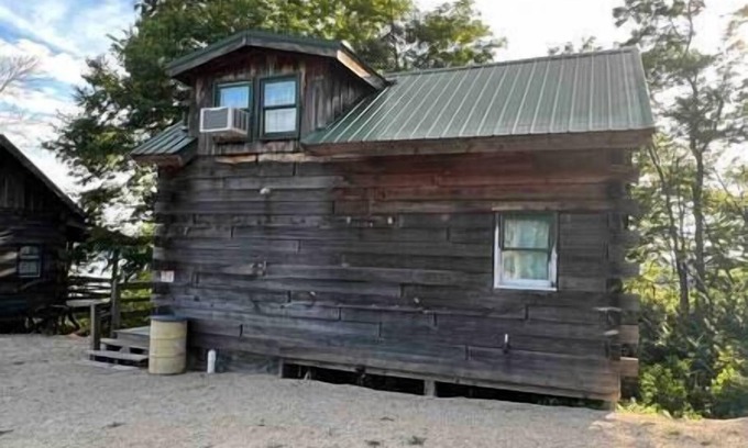Savanna Cabin | Rustic River Cabin 7
