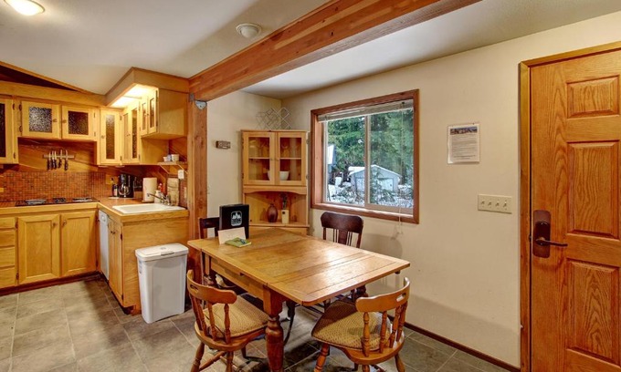 Baring House | Rustic River Paradise - One Bedroom Cabin