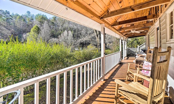 Robbinsville Cabin | Rustic Robbinsville Cabin w/ Fire Pit!