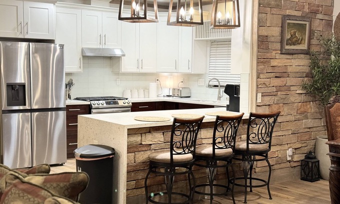 Modesto House | Rustic Solitude 5Bdr/4Bth/2940 sqft Luxury Lodge