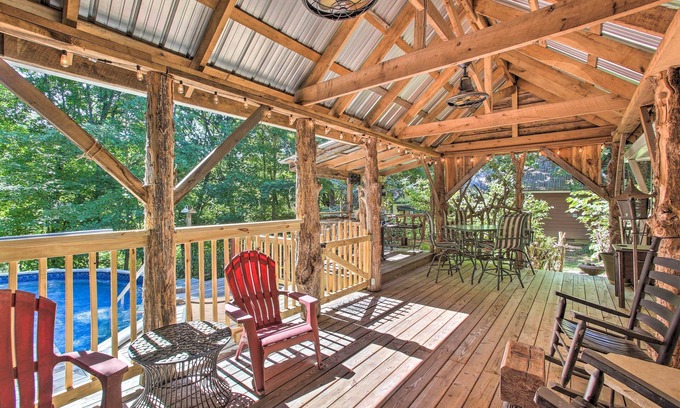 Greenbrier House | Rustic Tennessee Country Retreat on 2 Acres!
