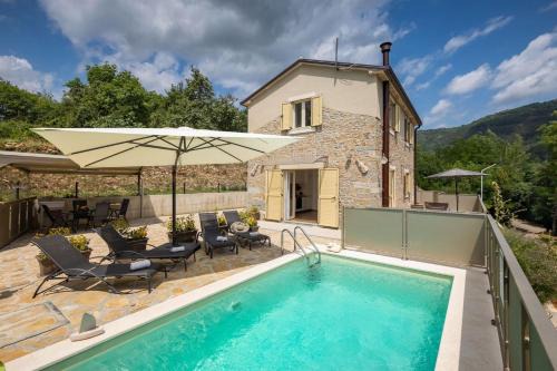 Livade Villa | Rustic villa Casa Mavretici with pool in Motovun