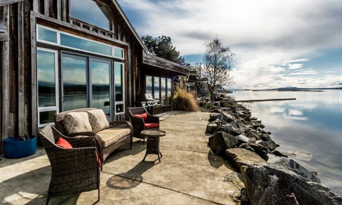 Comox Cottage | Rustic Waterfront Cottage