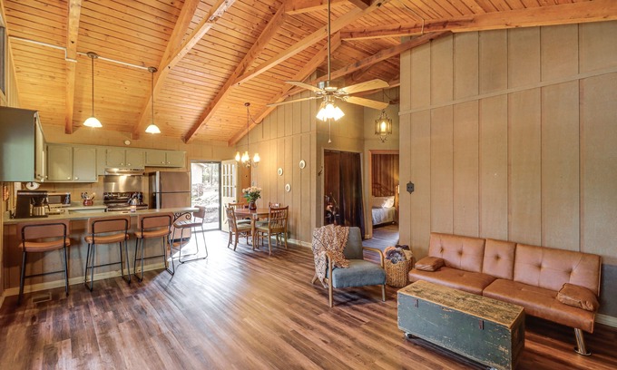 Higden House | Rustic Waterfront Getaway on Greers Ferry Lake!