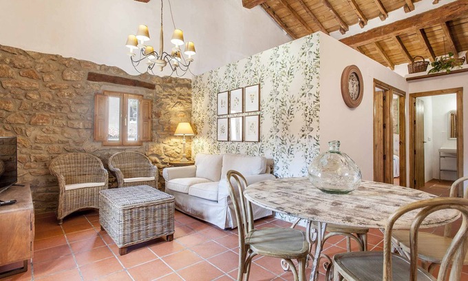Alpuente Apartment | RUSTIKALPUENTE GIRL SCHOOL