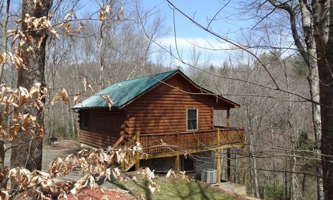 Hillsville Cabin | RUSTLING WATERS await at Bear Creek Cabin off Parkway or I-77 near Fancy Gap
