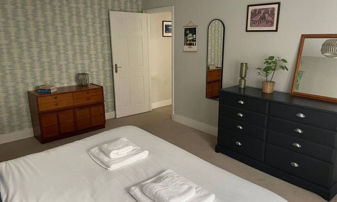 St Ives Apartment | Ruston Chambers Free parking, luxury 2 bedroom