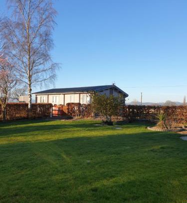 Pontesbury Cabin | Ruth's Retreat Country Retreat with private hot tub