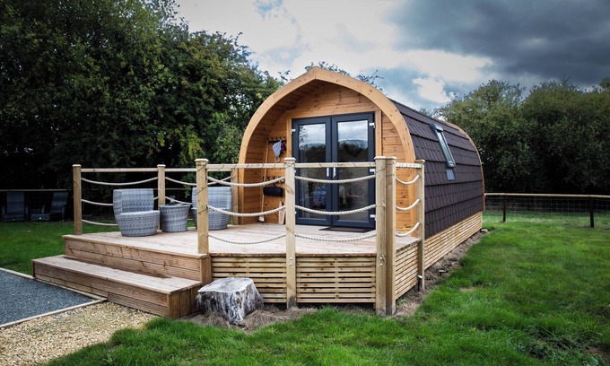 Belton-in-Rutland Cabin | Rutland Rural Retreats - Woodpecker glamping pod, Adult only, super dog friendly