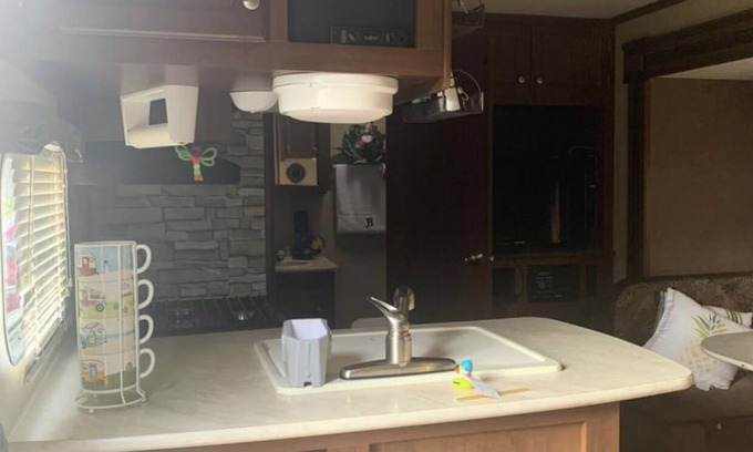Hulen House | RV Camper on Private Campground