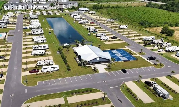 Foley RV Rental | RV Lot 67 in Grand Riviera Resort in Foley, AL. Daily and long term available