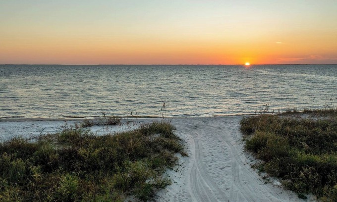 Wewahitchka RV Rental | RV Ready! Full Hookups. Enjoy Port St. Joe and the Beaches at this Private RV