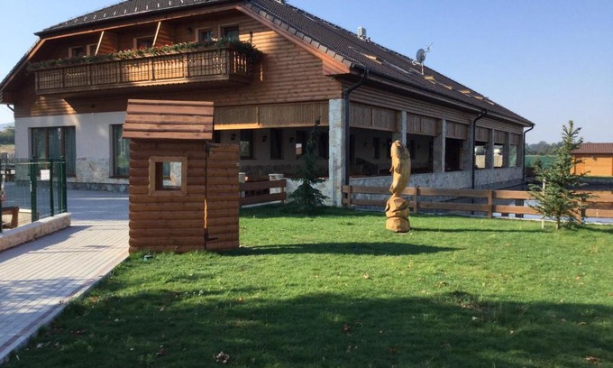 Solcany House | Rybárska bašta a penzión Dobys