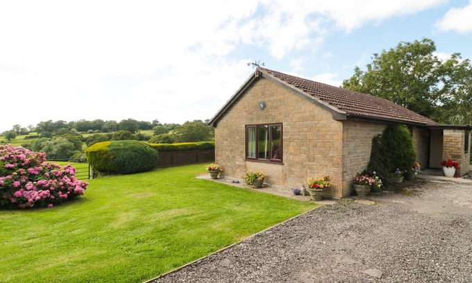 Shaftesbury Cottage | RYECROSS FARM COTTAGE, family friendly, with a garden in Shaftesbury