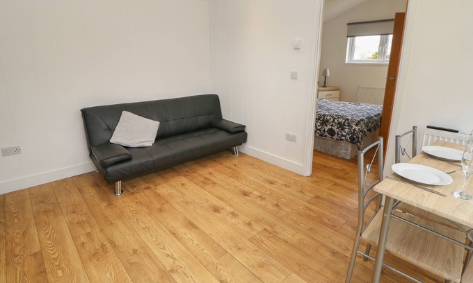 Hutton Rudby Cabin | RYEDALE POD, pet friendly, character holiday cottage in Hutton Rudby