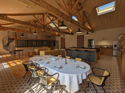 Gondeville Apartment | Séjour de luxe au cœur de Mainxe, avec truffe et cours de cuisine, idéal pour 4 couples - FR-1-653-235