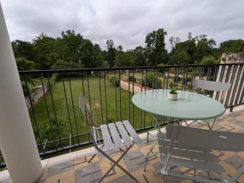 Saint-Gaultier House | Séjour paisible en bord de rivière avec accès privé, pêche en barque et jardin clos - tout inclus ! - FR-1-591-595