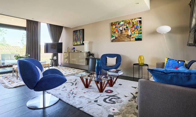 L'Isle-sur-la-Sorgue Apartment | Sérénité au fil de L'eau: Appartement de Standing