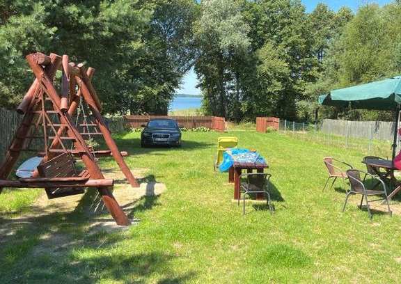Glodowo House | Słońce i Woda - 2 domki nad brzegiem jeziora Śniardwy z własnym pomostem, zejściem do wody i przecudnym widokiem na jezioro
