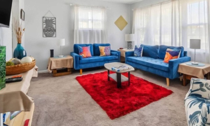 Cleveland House | S Cleveland 2 bedroom 1 bath home near Maple Heights