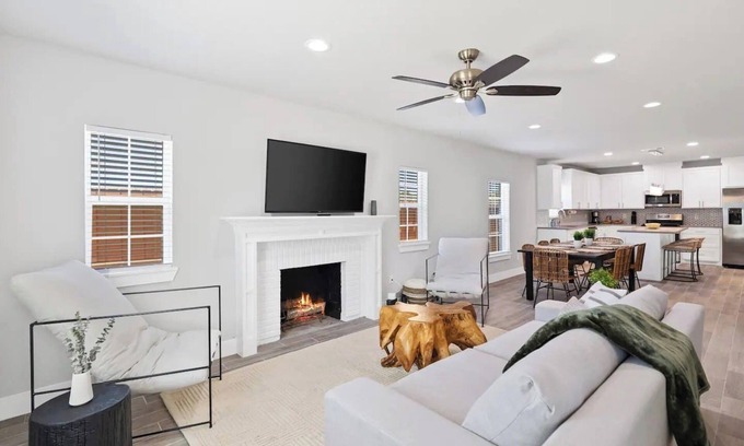 Oak Cliff House | S&N Lux Home w/King Bed & Wi-Fi