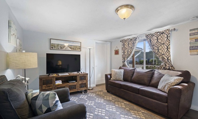 Netarts Apartment | S2 - Cowabunga @ Surf Inn - 2 Bed 2 Bath