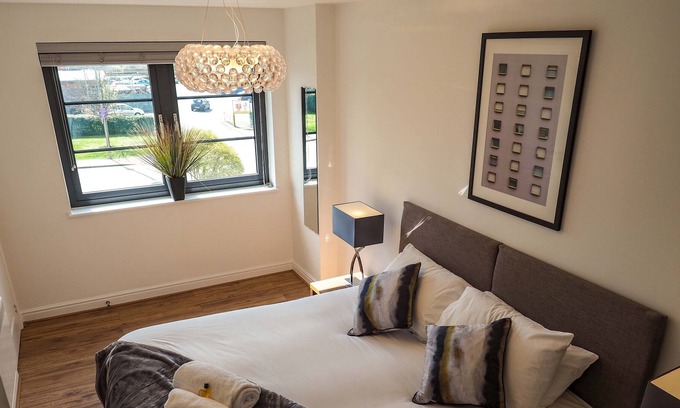 Rushmoor District Apartment | SA Today Apartments Farnborough (Fibre Wi-Fi & Netflix)!