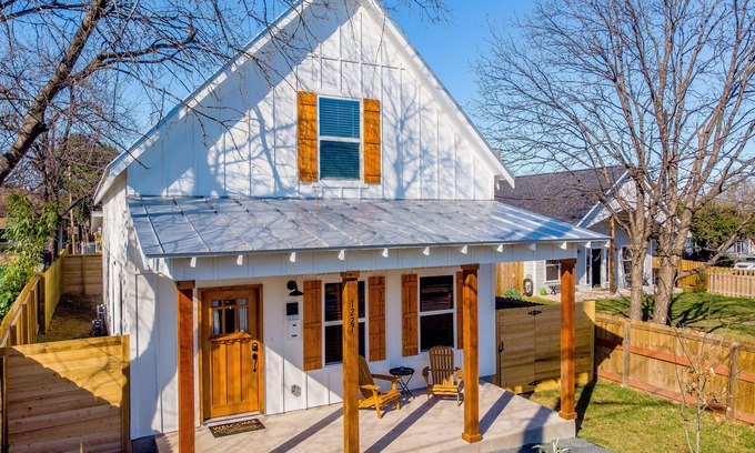 Government Hill House | SA Urban Farmhouse + min. To Pearl & River Walk