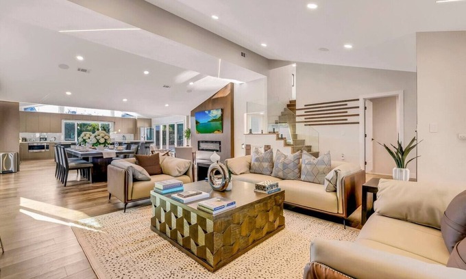 Costa Mesa House | SA10-Spacious Vacation Home in the Heart of OC