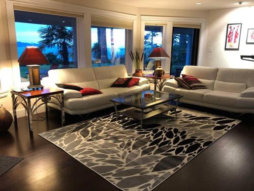 Saanichton Villa | Saanichton Waterfront 2BR suite with superb views