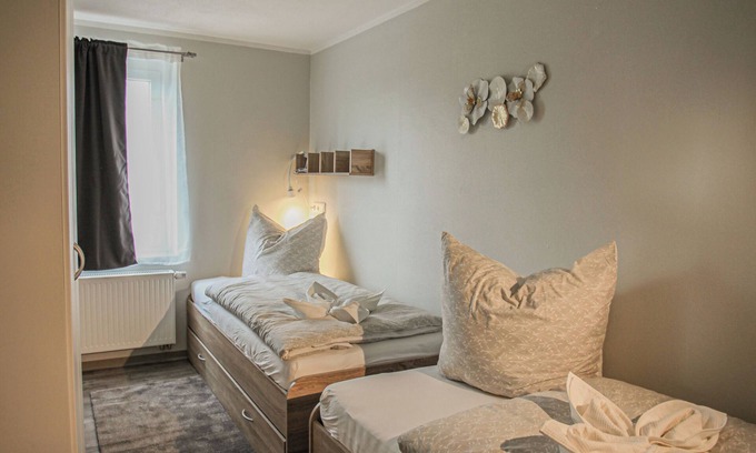 Großengottern Apartment | Sacher´s Quartiere - modern, close to Hainich, Unstrut cycle path and city trips