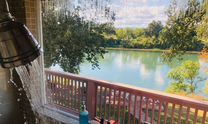 Cottonwood House | Sacramento River Home! Awesome star-watching! Isolated!