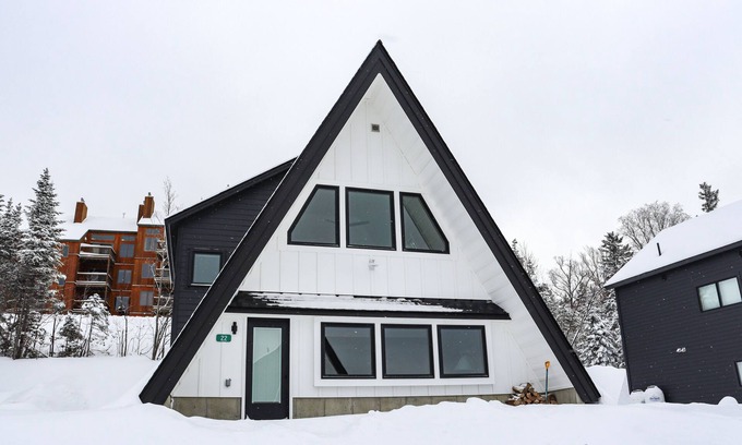 Sandy River House | Saddleback Parmachanee 22- easy ski-in/out location on Saddleback!