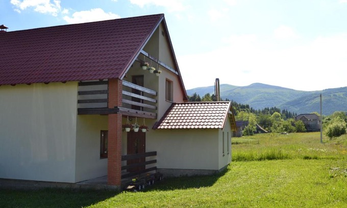 Podobovets House | Sadyba Sunny House