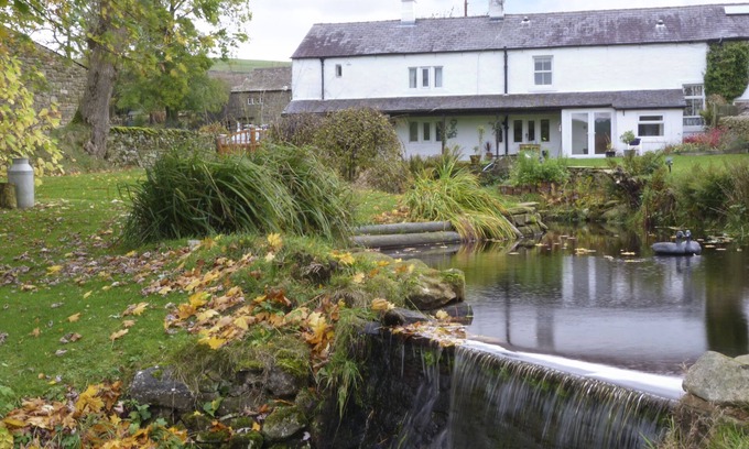 Harrop Fold Cottage | SAETR COTTAGE, pet friendly, with open fire in Bolton-By-Bowland