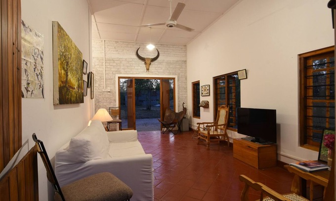 Puttalam Ski Chalet | Safari Lodge by the lake/in a birding site