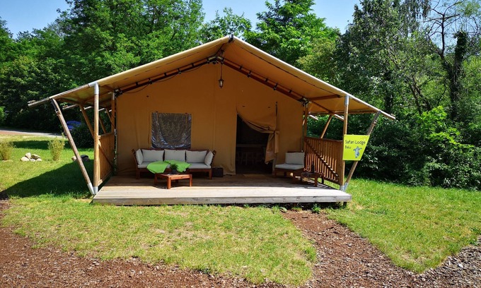 Gro Leuthen RV Rental | Safari Lodge