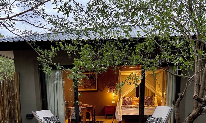 Hoedspruit Cabin | Safari Moon Luxury Bush Lodge - Where Tom Cruise did stay in South Africa!