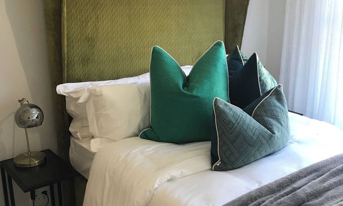 Greater Johannesburg Metropolitan Area Apartment | Safe and clean apartment in Greenstone Hill close to Gautrain Station.