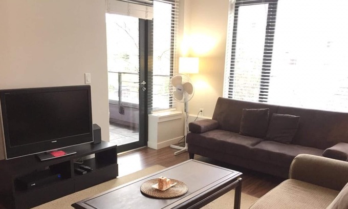 Lower Lonsdale Apartment | Safe and Secure Lower Lonsdale Executive Apartment