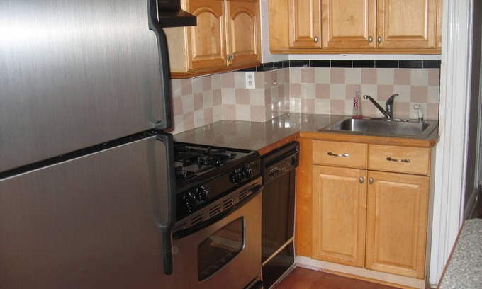 Windsor Terrace Apartment | Safe Charming neighborhood near subway, Prospect Park, restaurants