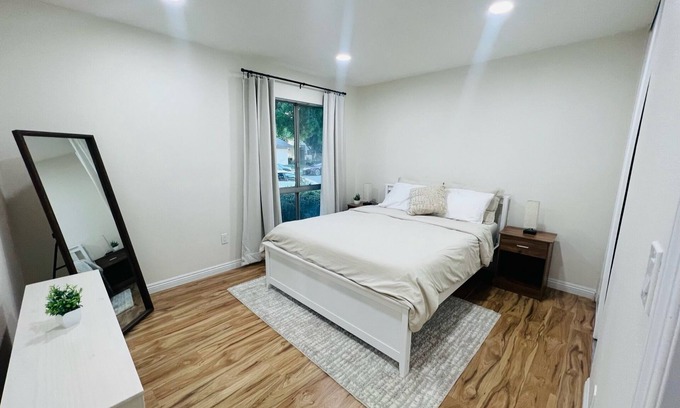 Cerritos Condo | Safe Quiet 1BR/1BA Condo
