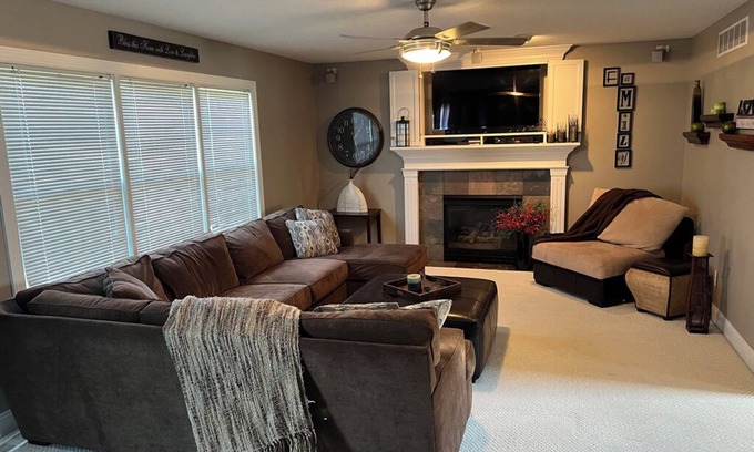 Quad Cities House | Safe & Spacious 3BR/3BA family and pet friendly home near TBK sports complex