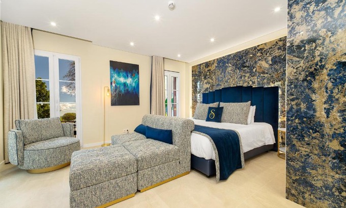 Old Town Apartment | Safira Suites 201