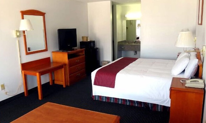 Cleburne Hotel | Sagamar Inn