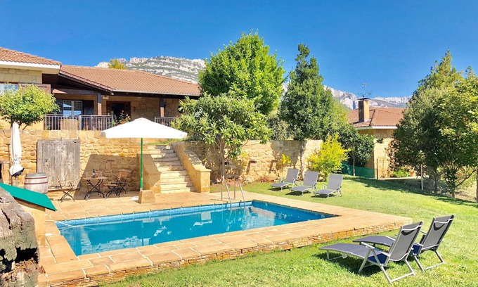 Ganuza Villa | Sagasti-Enea Villa with private pool in the RIOJA Alavesa