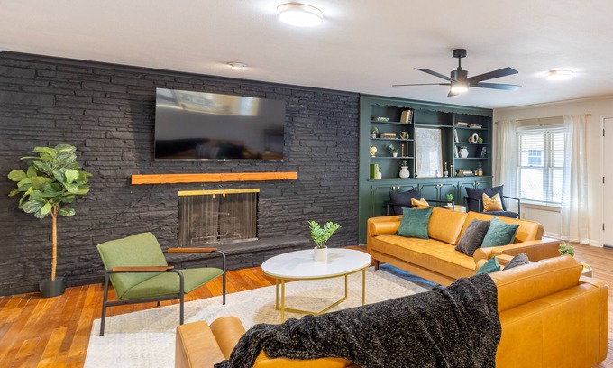 Tulsa House | Sage&Bloom - 2000 sqft, 3 King Beds, Pool Table, Big Yard, Close to EXPO