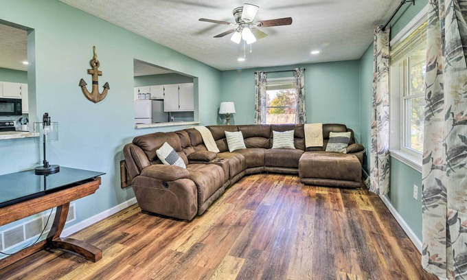 Russell Springs House | Sage Green Home w/ Wet Bar, 5 Mi to Lake!